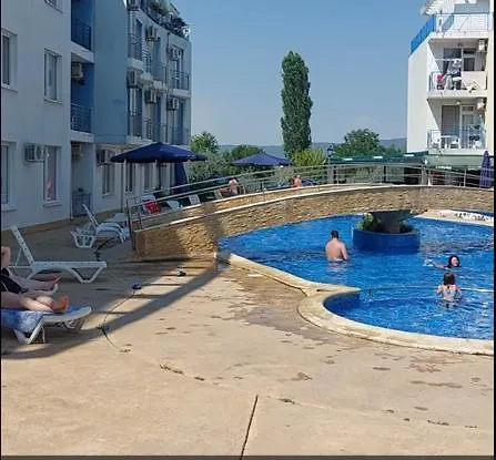 студия-солнце бассейн Apartamento *